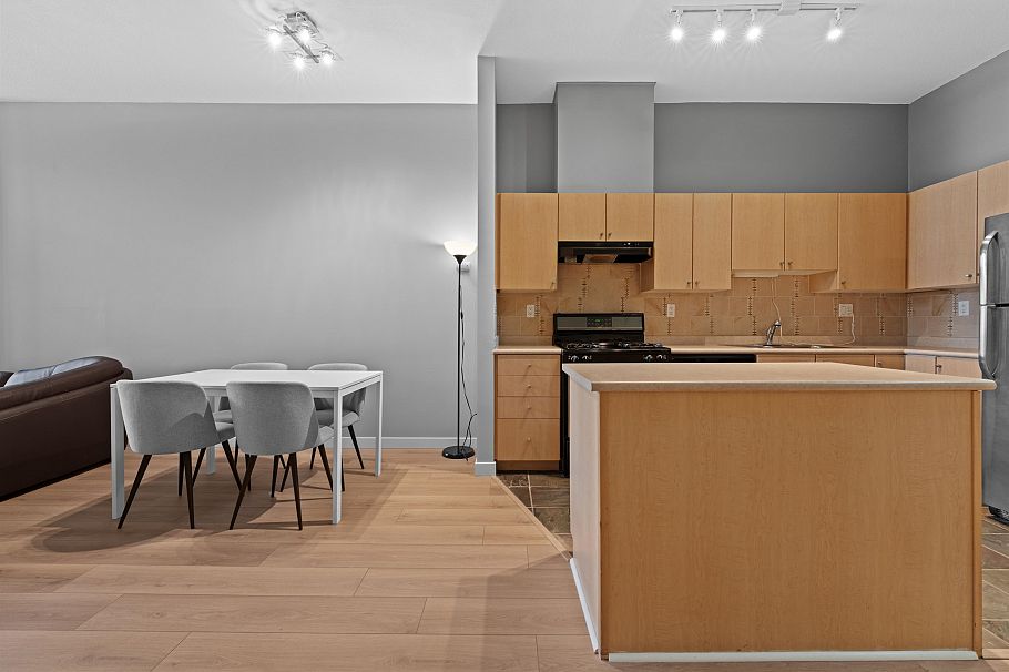 102 2102 W 38th Avenue Vancouver, BC - 6