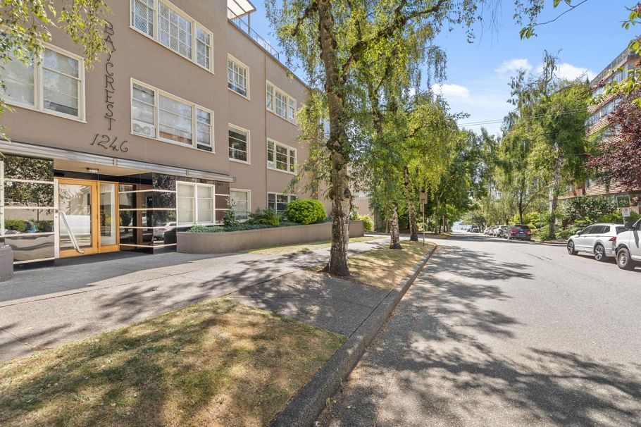 302 1246 Cardero Street Vancouver, BC - 24