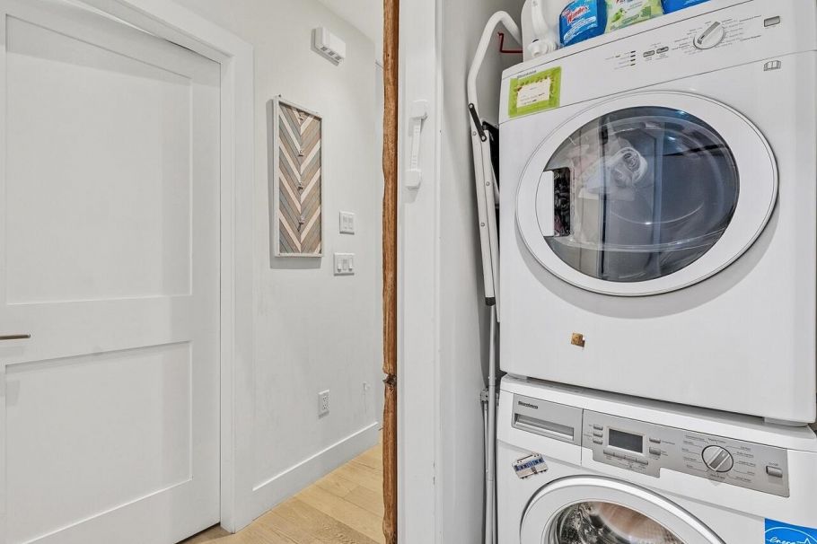 165 W 14th Avenue Vancouver, BC - 21