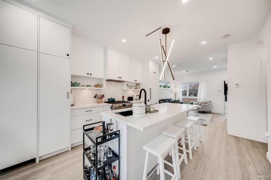 227 E 57th Avenue Vancouver, BC - 5