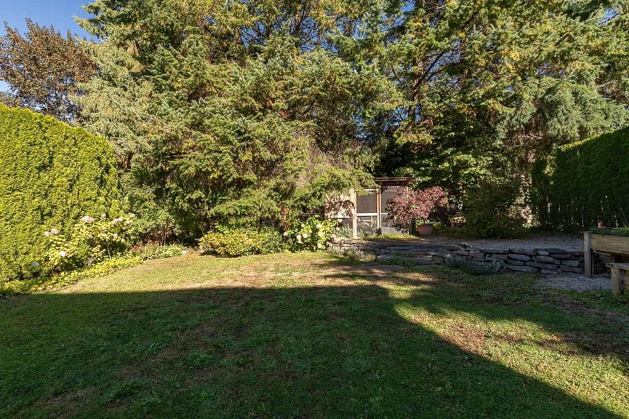 1181 E 22nd Avenue Vancouver, BC - 37