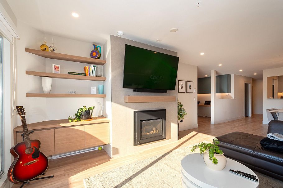 403 1050 Bowron Court North Vancouver, BC - 17