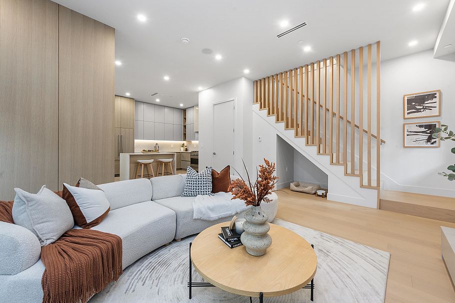 2136 E 10th Avenue Vancouver, BC - 7