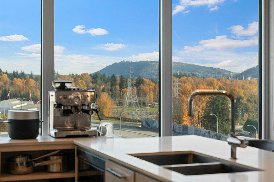 1003 680 Seylynn Crescent North Vancouver, BC - 2