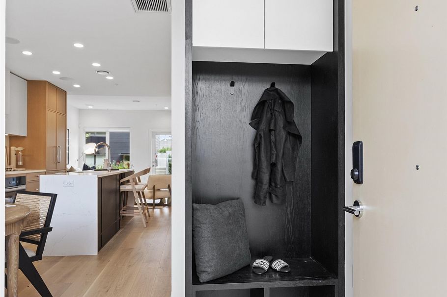 555 W 26th Avenue Vancouver, BC - 9