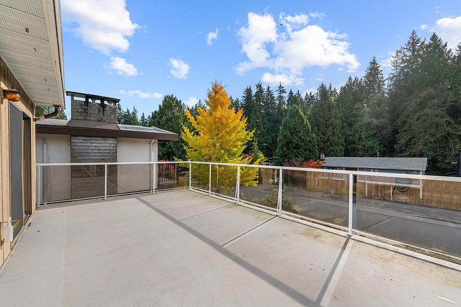 1006 Hendecourt Road North Vancouver, BC - 30