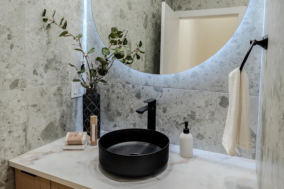 1 3576 E Pender Street Vancouver, BC - 18