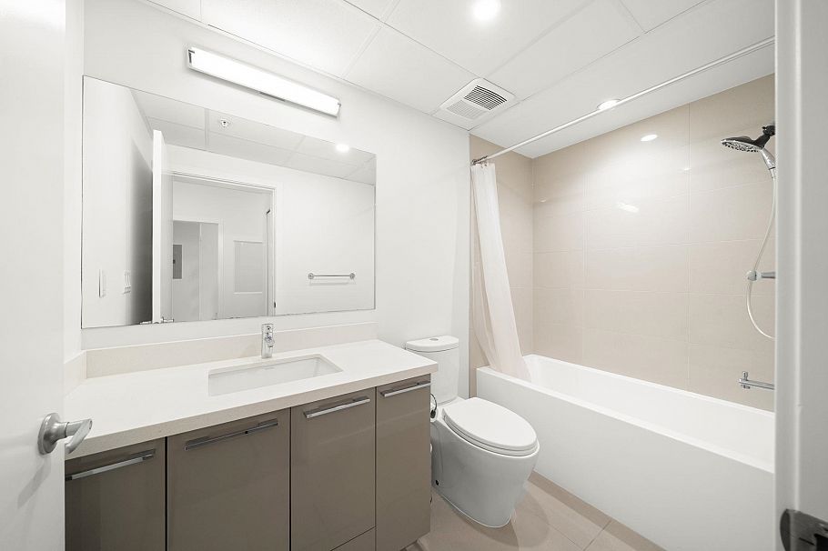 102 10177 River Drive Richmond, BC - 6