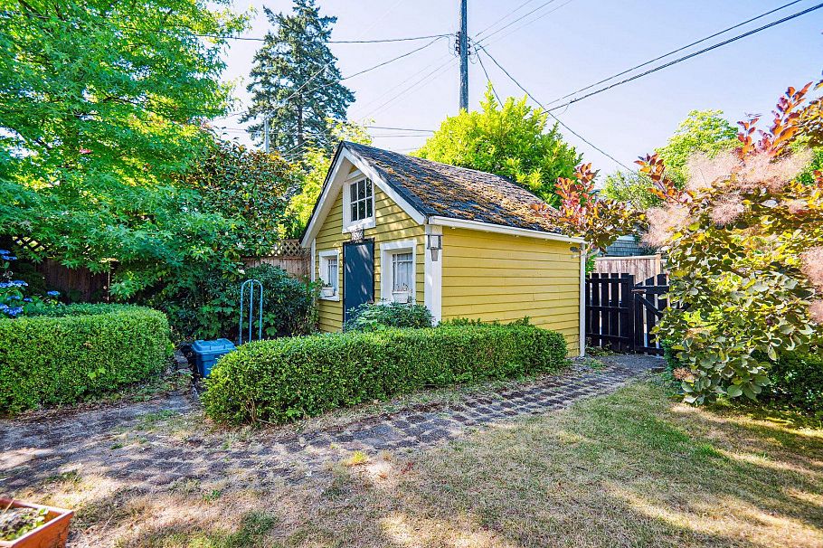 4533 W 8th Avenue Vancouver, BC - 11