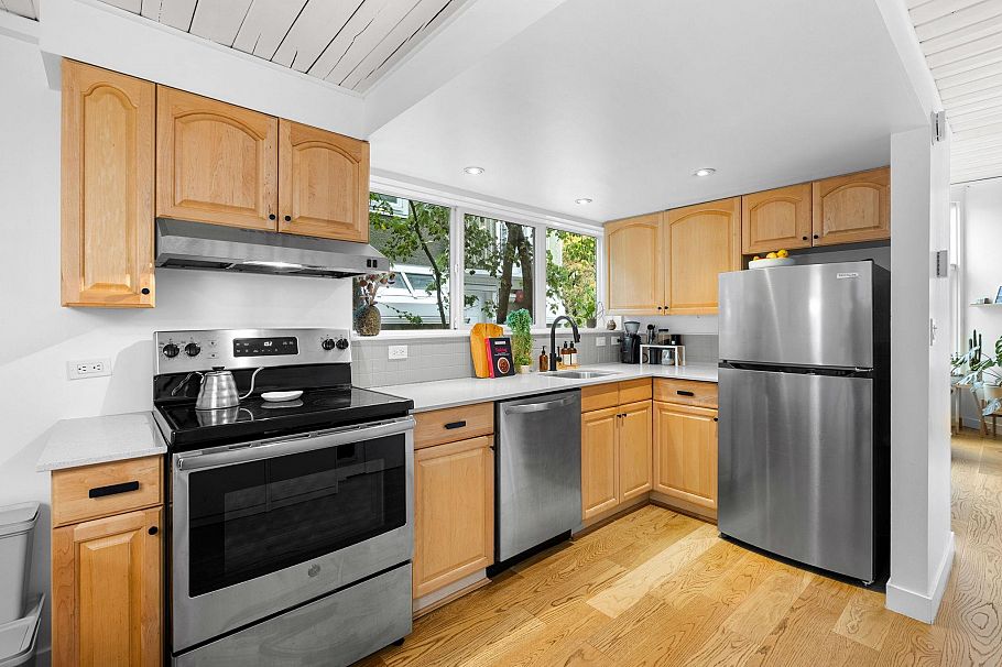 212 1045 W 8th Avenue Vancouver, BC - 8