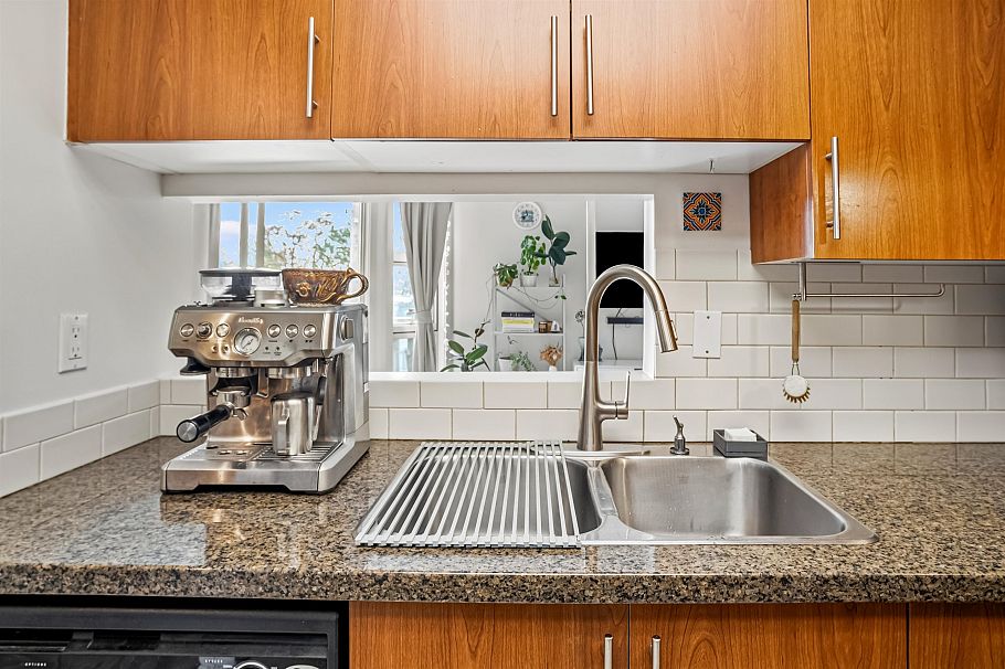 205 235 W 4th Street North Vancouver, BC - 8