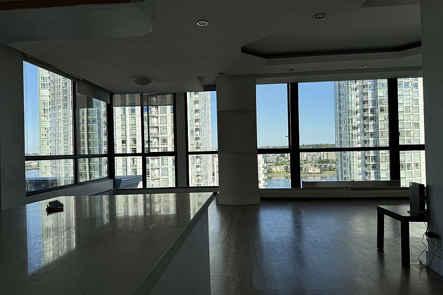 1177 PACIFIC BLVD, Vancouver BC V6Z 2R8 Vancouver, BC - 1