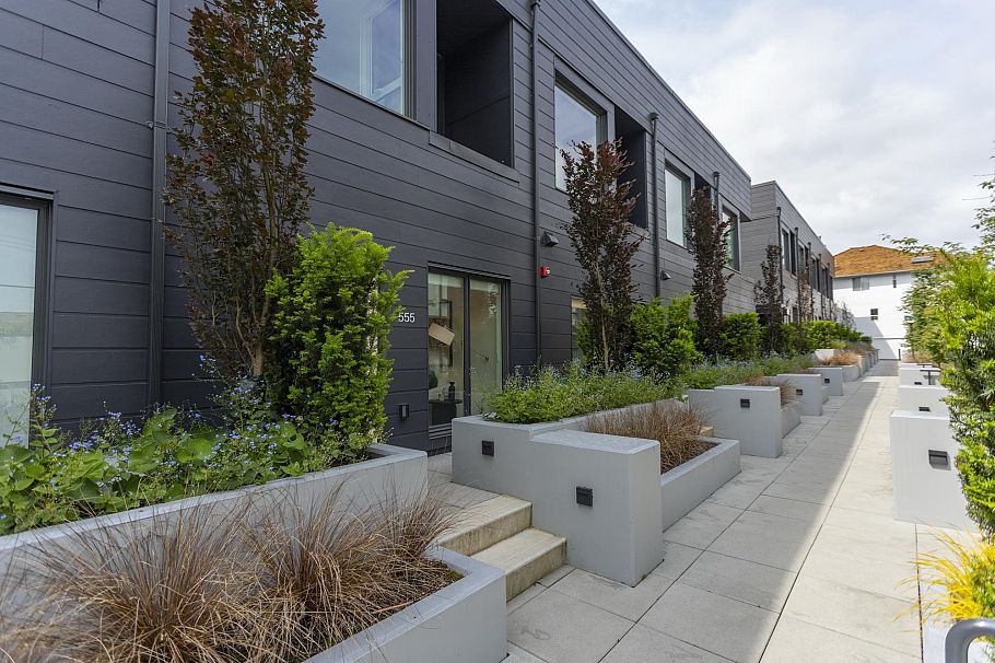 555 W 26th Avenue Vancouver, BC - 3