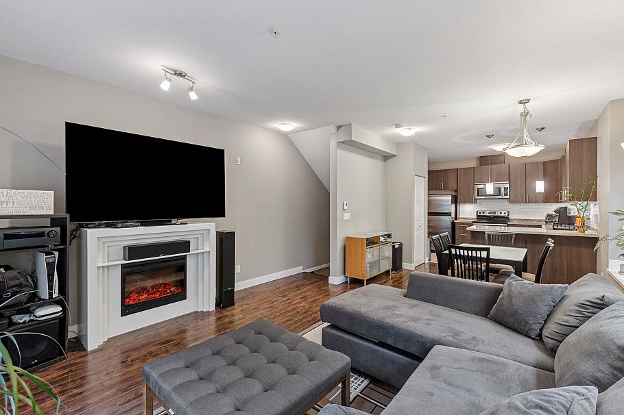 207 3888 Norfolk Street Burnaby, BC - 4