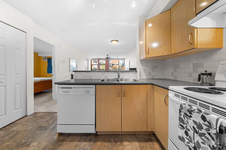 405 305 Lonsdale Avenue North Vancouver, BC - 13