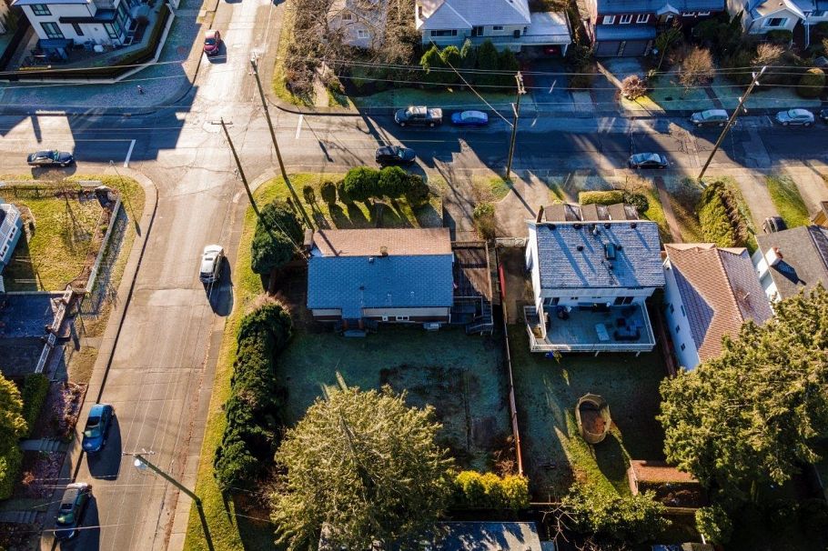 780 E 16th Street North Vancouver, BC - 4