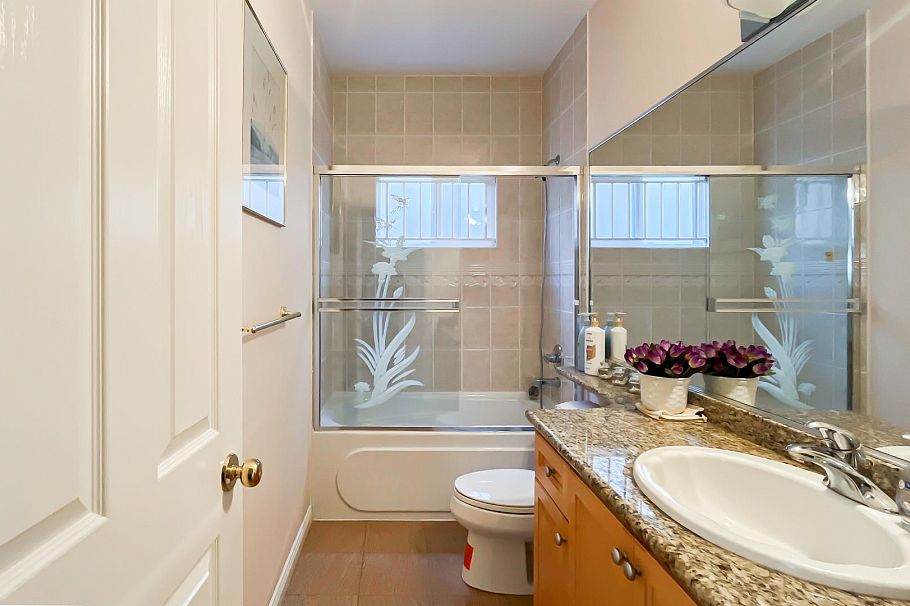 2802 E 45th Avenue Vancouver, BC - 14