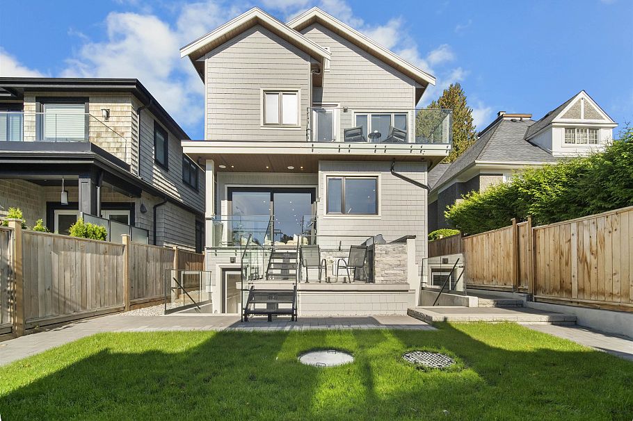 3940 W 24th Avenue Vancouver, BC - 3