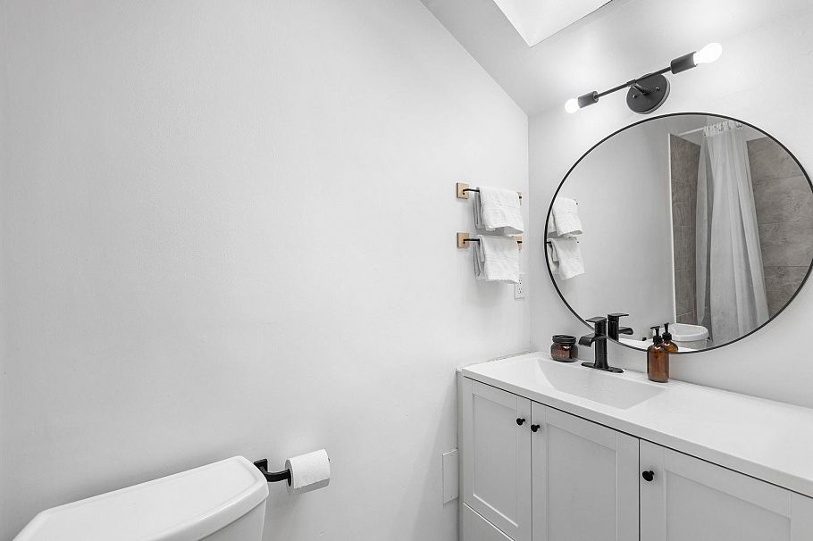 212 1045 W 8th Avenue Vancouver, BC - 18