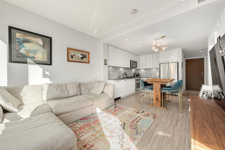 311 2651 Library Lane North Vancouver, BC - 9