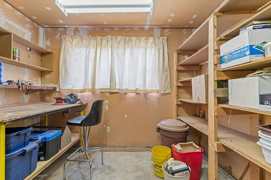 1006 Hendecourt Road North Vancouver, BC - 29