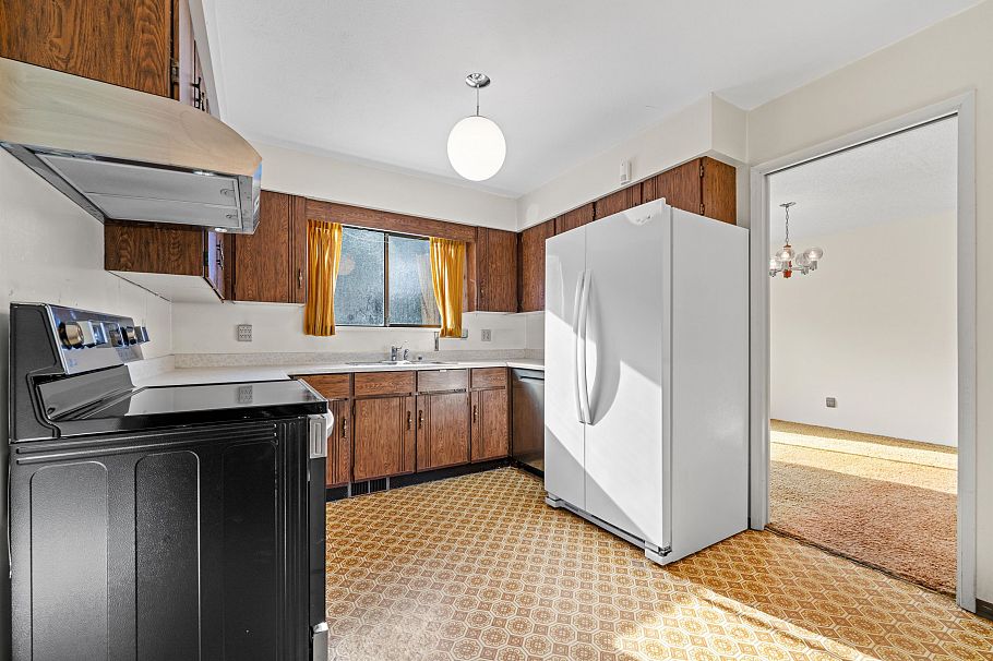 1006 Hendecourt Road North Vancouver, BC - 3