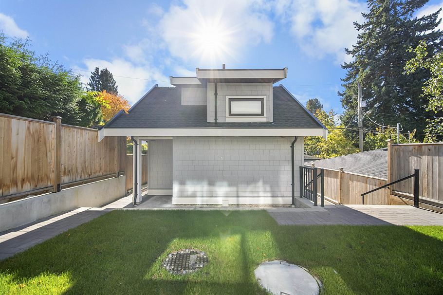 3940 W 24th Avenue Vancouver, BC - 4