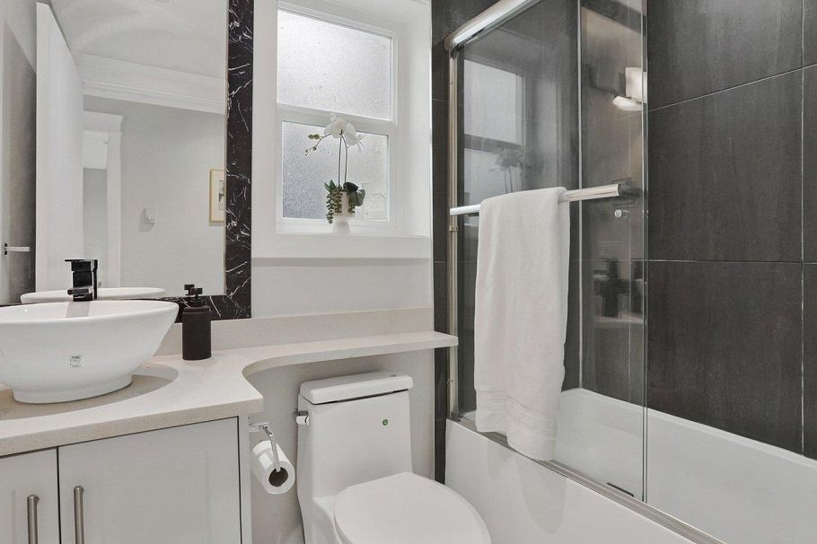 1018 E 24th Avenue Vancouver, BC - 15