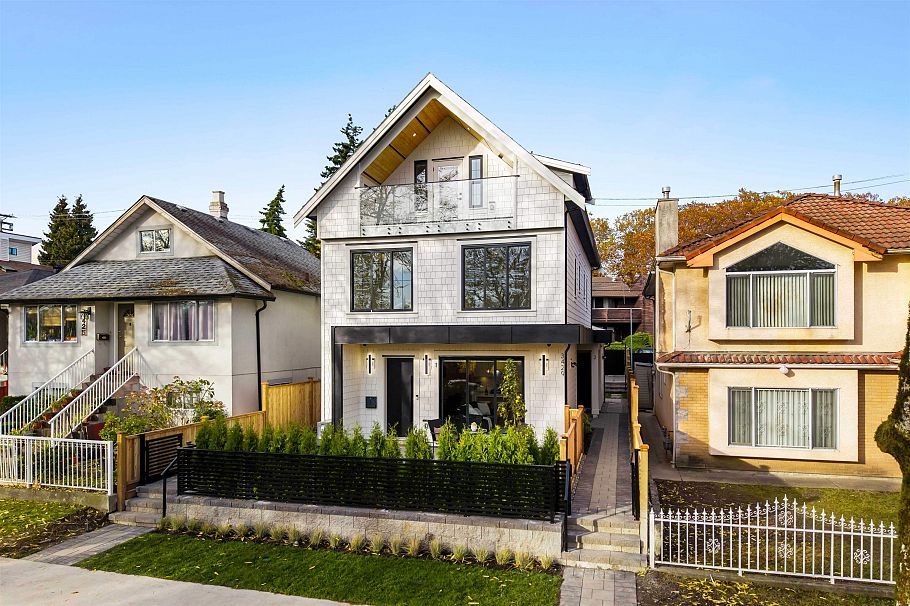 2 3429 Napier Street Vancouver, BC - 1