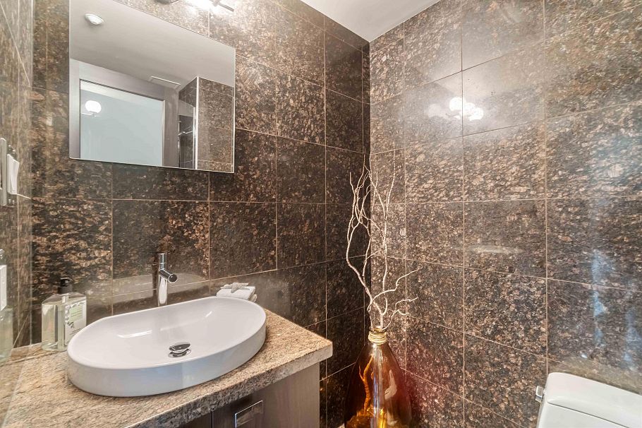 2201 909 Burrard Street Vancouver, BC - 32