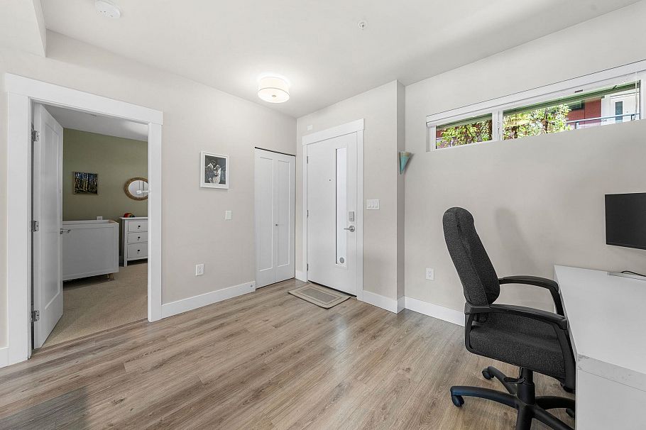 302 1496 Charlotte Road North Vancouver, BC - 3