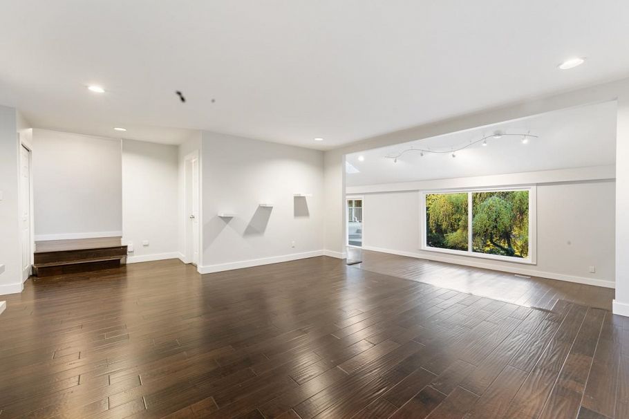 271 Montroyal Boulevard North Vancouver, BC - 6