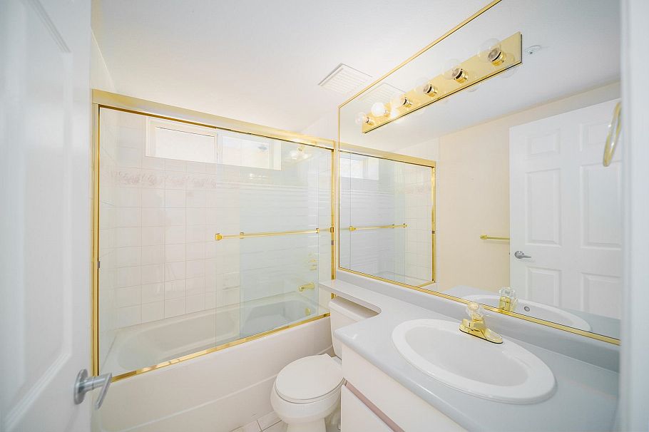 2726 W 42nd Avenue Vancouver, BC - 27