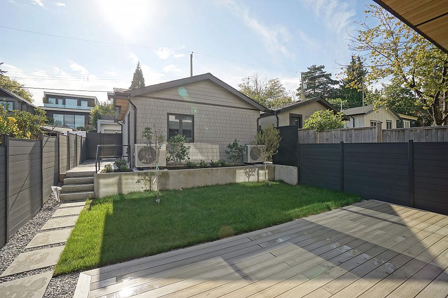 2 3460 W 14th Avenue Vancouver, BC - 34