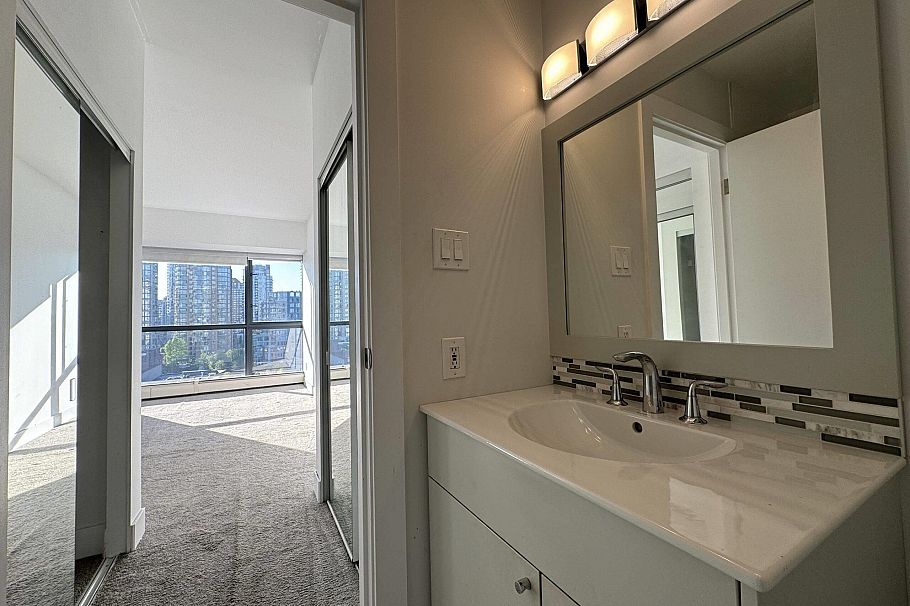 1177 PACIFIC BLVD, Vancouver BC V6Z 2R8 Vancouver, BC - 18