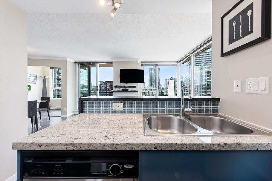 1606 33 Smithe Street Vancouver, BC - 14