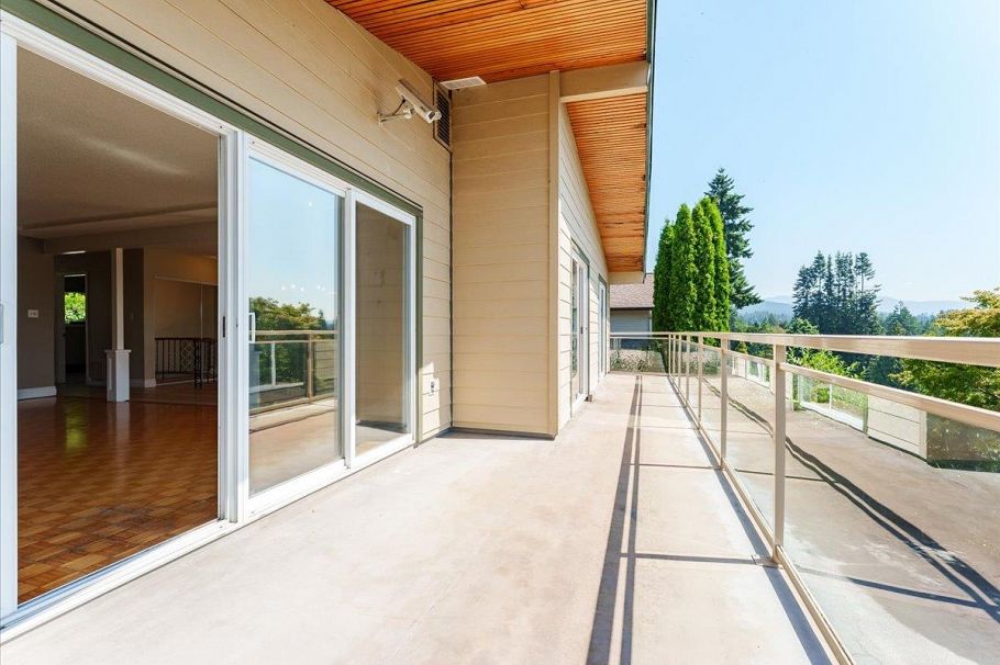 1228 Adderley Street North Vancouver, BC - 11