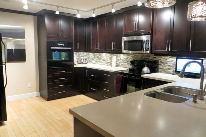 203 4323 Gallant Avenue North Vancouver, BC - 4