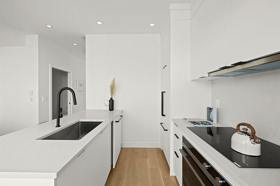 2412 Victoria Drive Vancouver, BC - 6