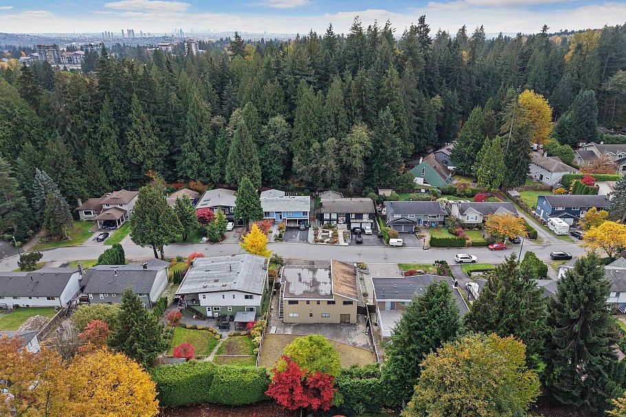 1006 Hendecourt Road North Vancouver, BC - 36