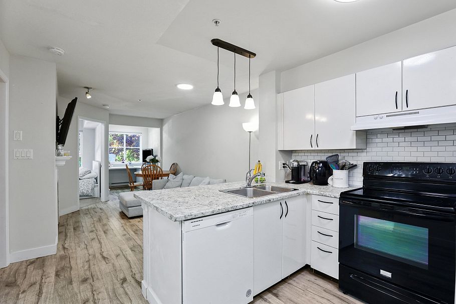 203 3278 Heather Street Vancouver, BC - 2