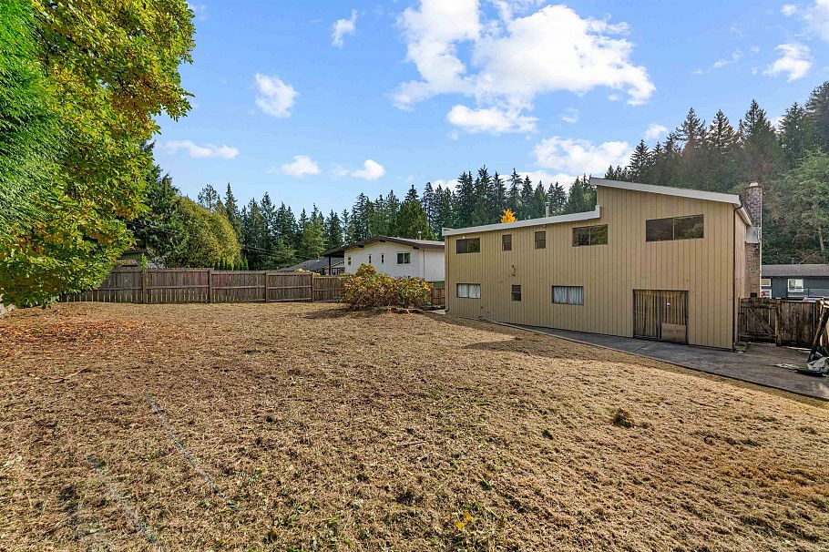 1006 Hendecourt Road North Vancouver, BC - 32