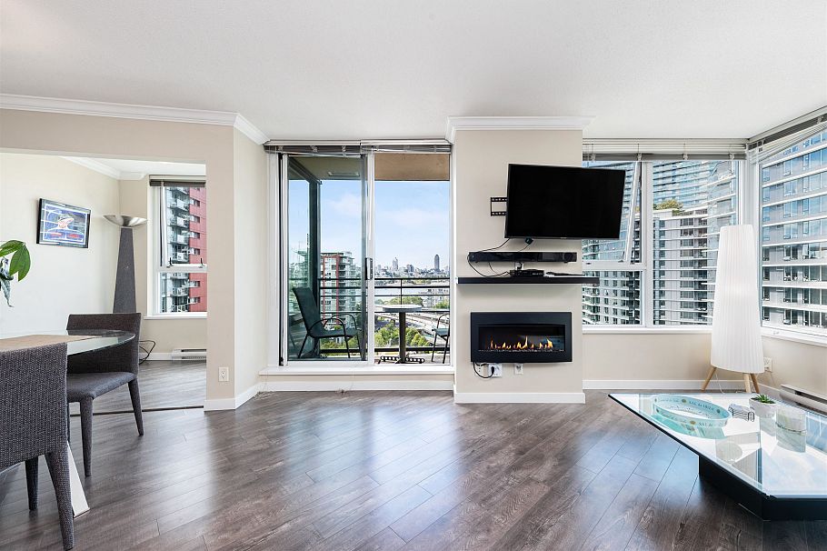 1606 33 Smithe Street Vancouver, BC - 1