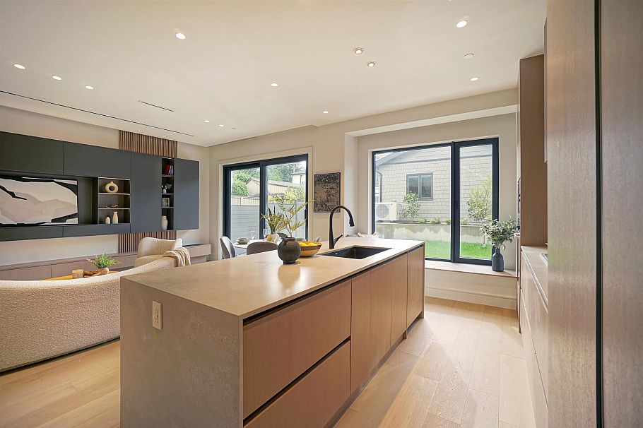 2 3460 W 14th Avenue Vancouver, BC - 8