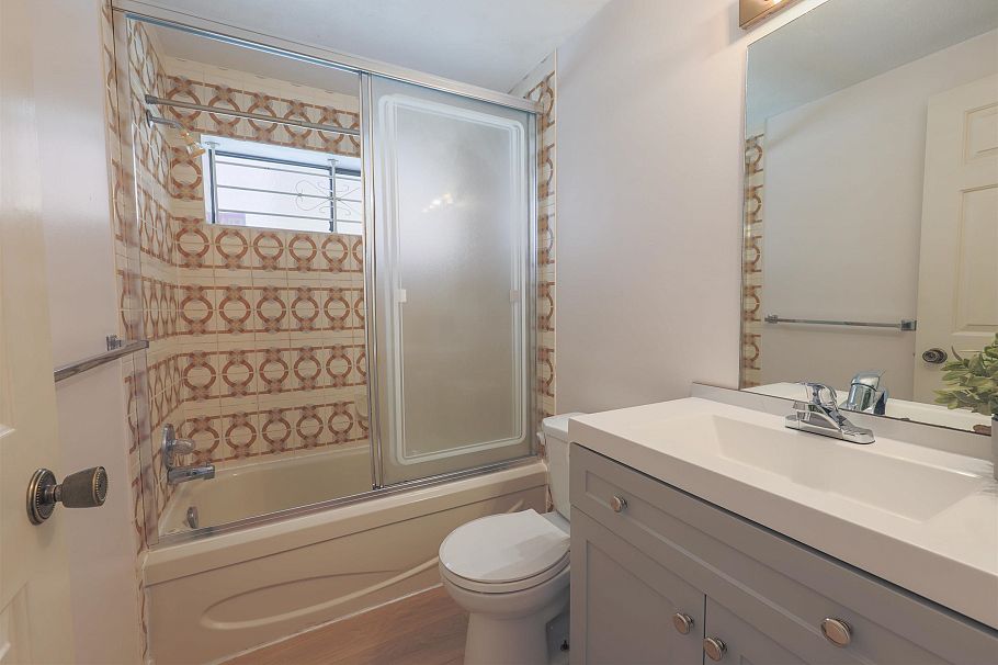 879 W 62nd Avenue Vancouver, BC - 33