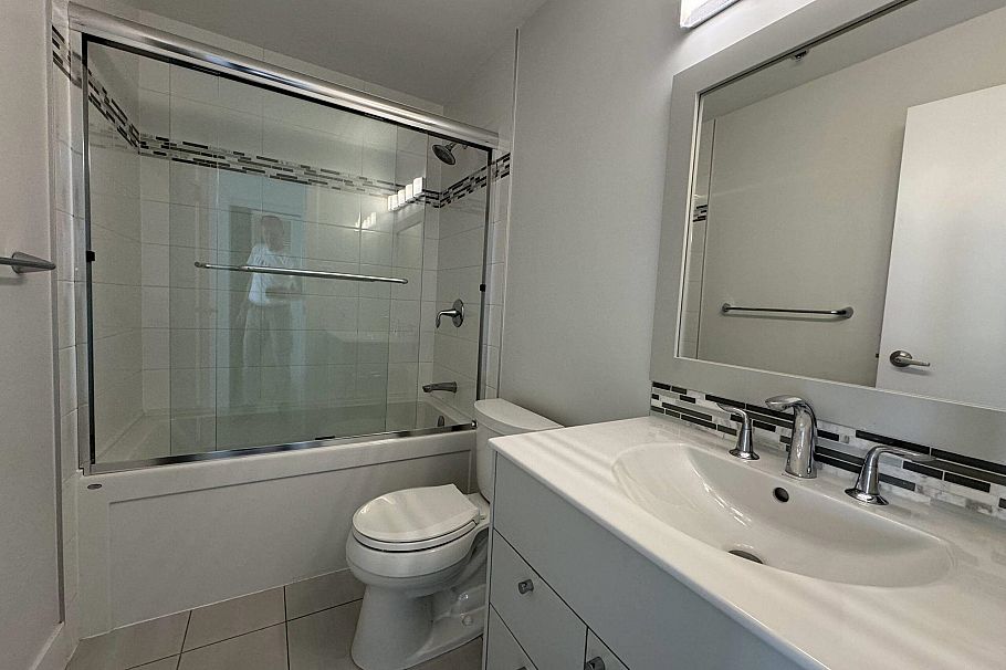 1177 PACIFIC BLVD, Vancouver BC V6Z 2R8 Vancouver, BC - 13