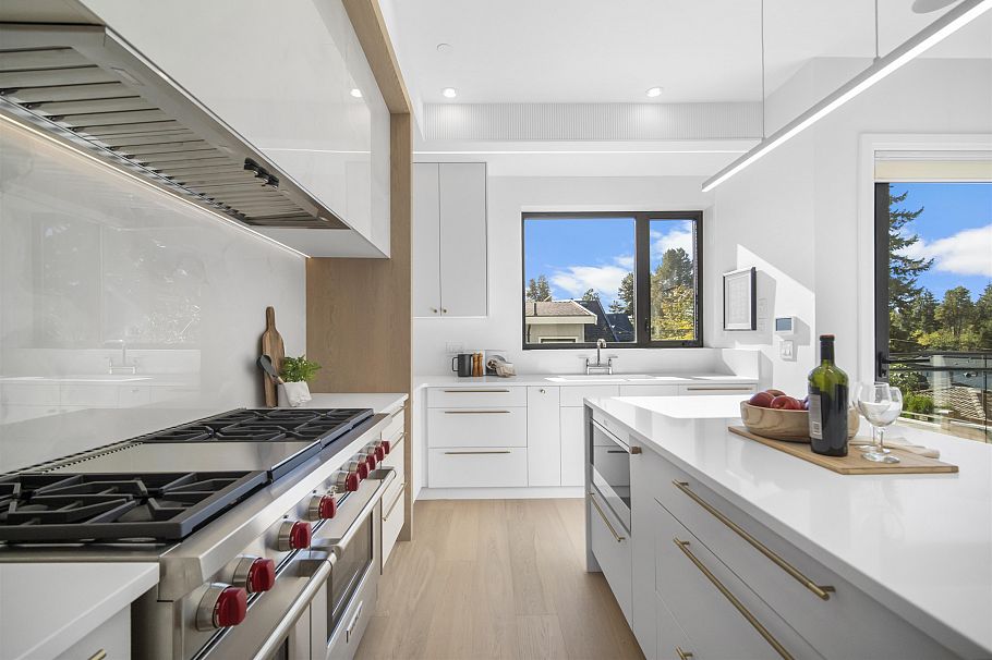 3940 W 24th Avenue Vancouver, BC - 1