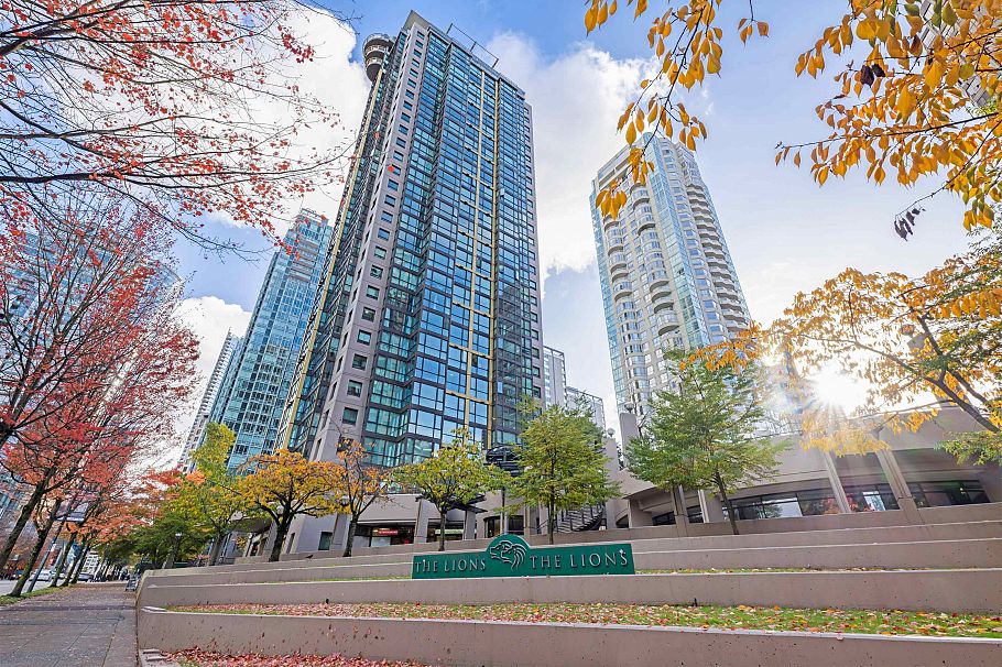 306 1331 Alberni Street Vancouver, BC - 1