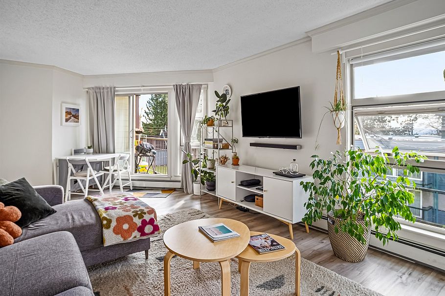 205 235 W 4th Street North Vancouver, BC - 3