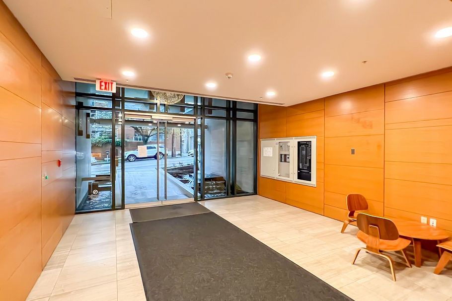 1801 2411 Heather Street Vancouver, BC - 4